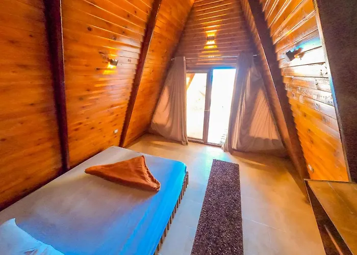 Lodge Aladdin Camp