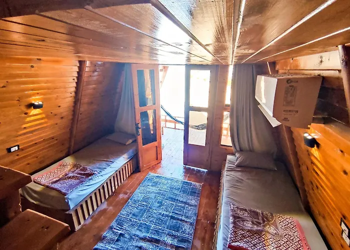 Aladdin Camp Lodge *